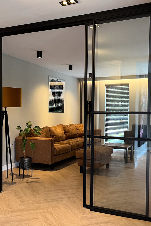 Sfeervol interieur met stalen schuifdeuren, Boxmeer